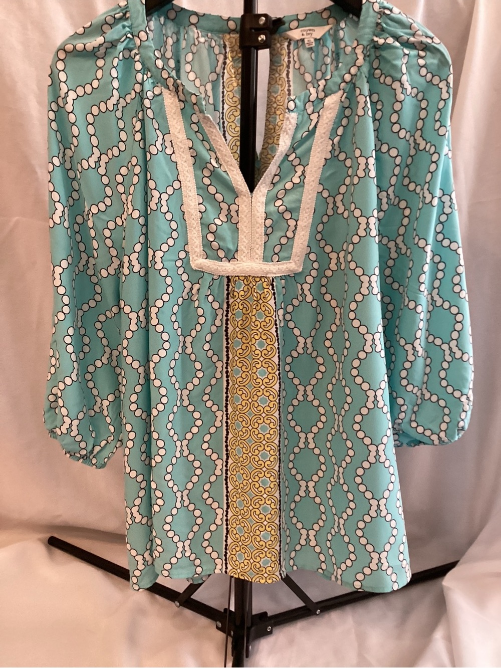 crown & ivy Aqua, White and Yellow Printed Split V Tunic